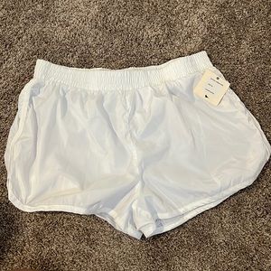 XL women’s white shorts (NWT)